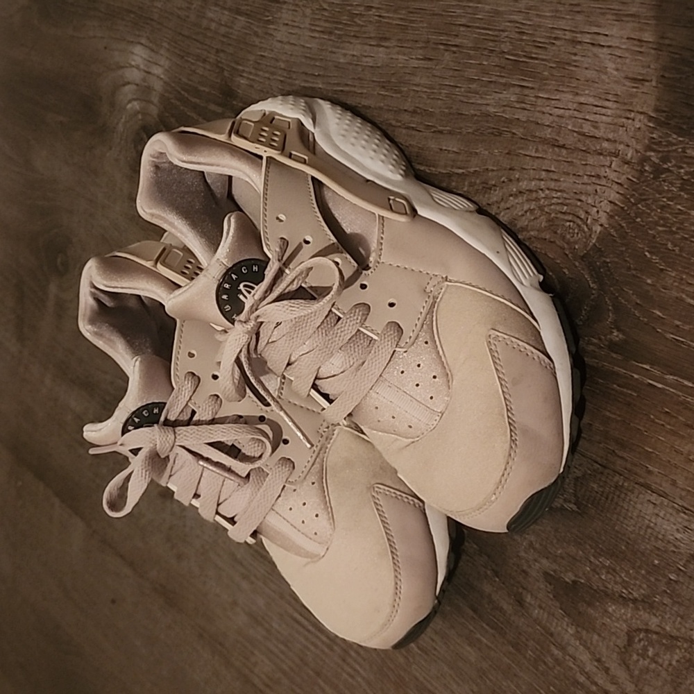 Rose gold Nike heartache sixe 6.5Y